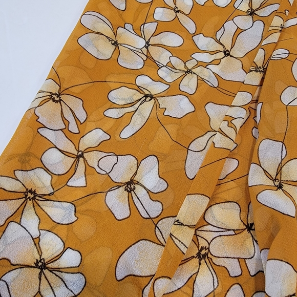 CAbi Thrive Blouse #3598 Butterscotch Yellow Floral Size Small - Picture 15 of 15